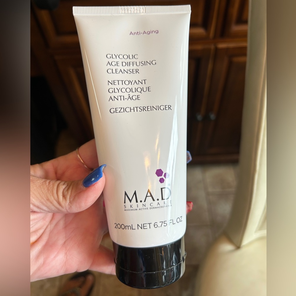 Mad Skincare Glycolic Age Diffusing Cleaner Anti-Aging